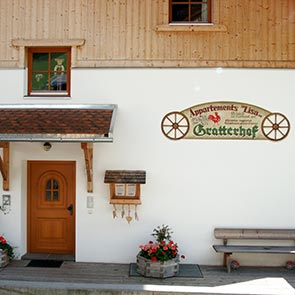 Urlaub auf dem Bauernhof Gratterhof "Appartments Lisa" von vorne