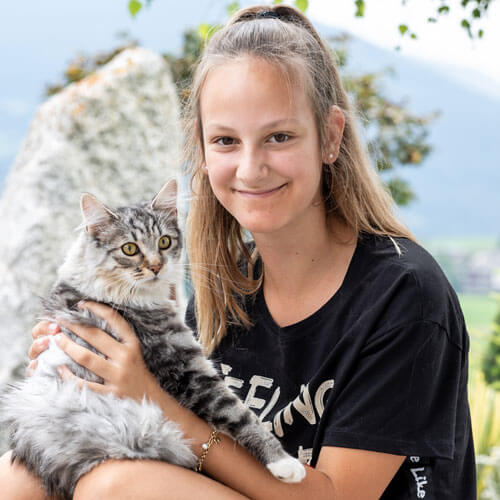 Mädchen mit Katze